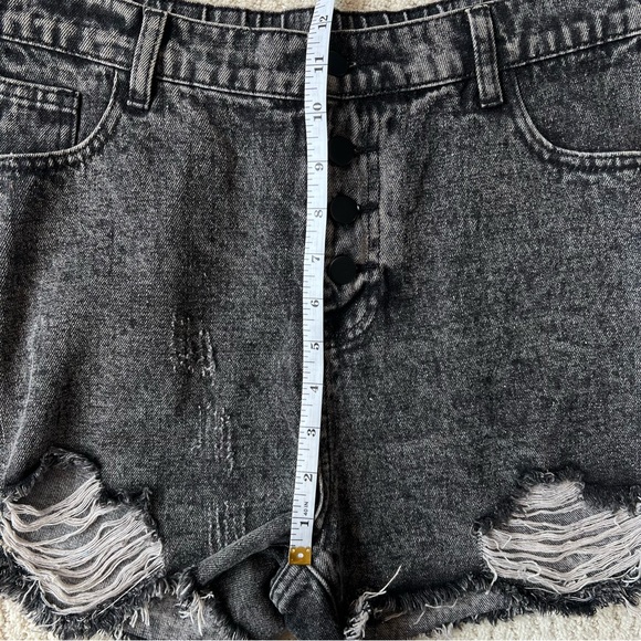 SAVANNA JANE Rhinestone Tassel Black Gray Distressed Jean Shorts Large L - Picture 8 of 12